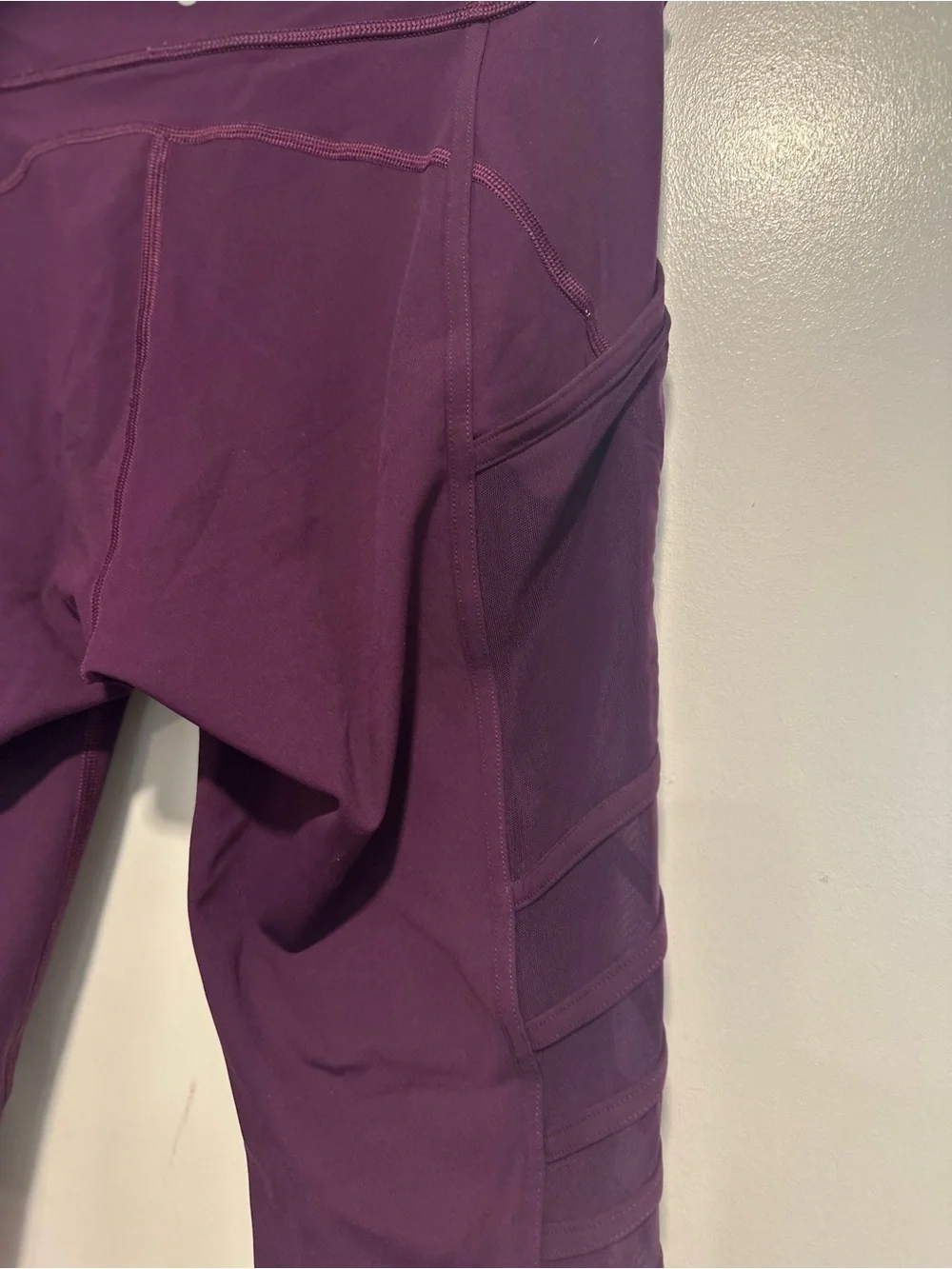 Lululemon Wild and Free purple leggings mesh sides/ pockets strappy detailing.